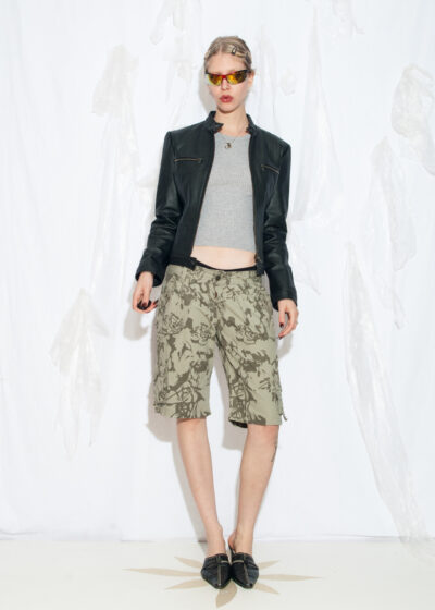 Vintage Y2K Cargo Capri Pants in Khaki Camo