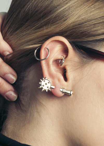 Golden ear cuff - Plastic mace earring