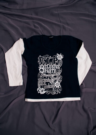 Vintage Y2K 70s Hippe Printed Baby Tee in Black and White