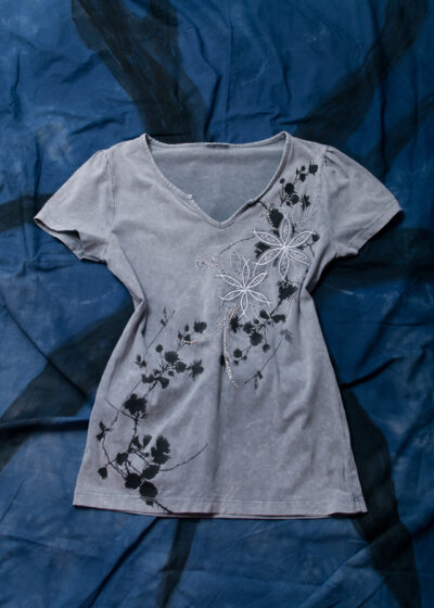 Vintage Y2K Embroidered Baby Tee in Grey