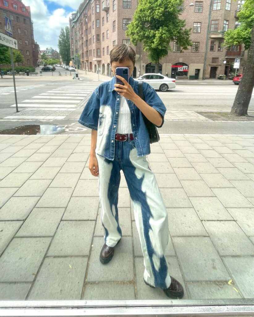 Photo of a person wearing a fall vintage outfit.