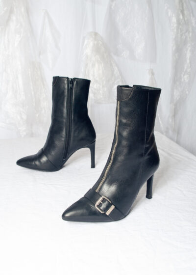 Vintage Y2K Pointed Buckle Boots in Black Leather