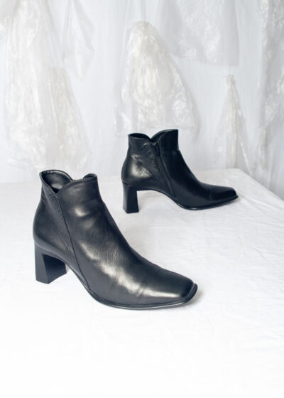Vintage Y2K Leather Ankle Boots in Black