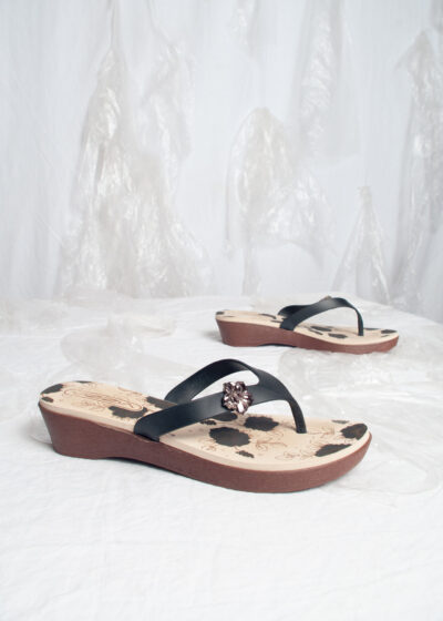 Vintage Y2K Vizzia Platform Flip Flops in Black