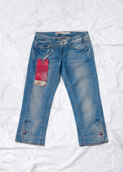 Vintage Y2K Low Rise Capri Jeans in Blue